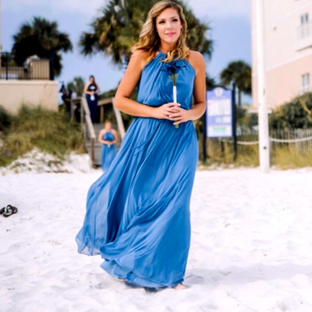 David’s Bridal blue dress size 4 runs big
